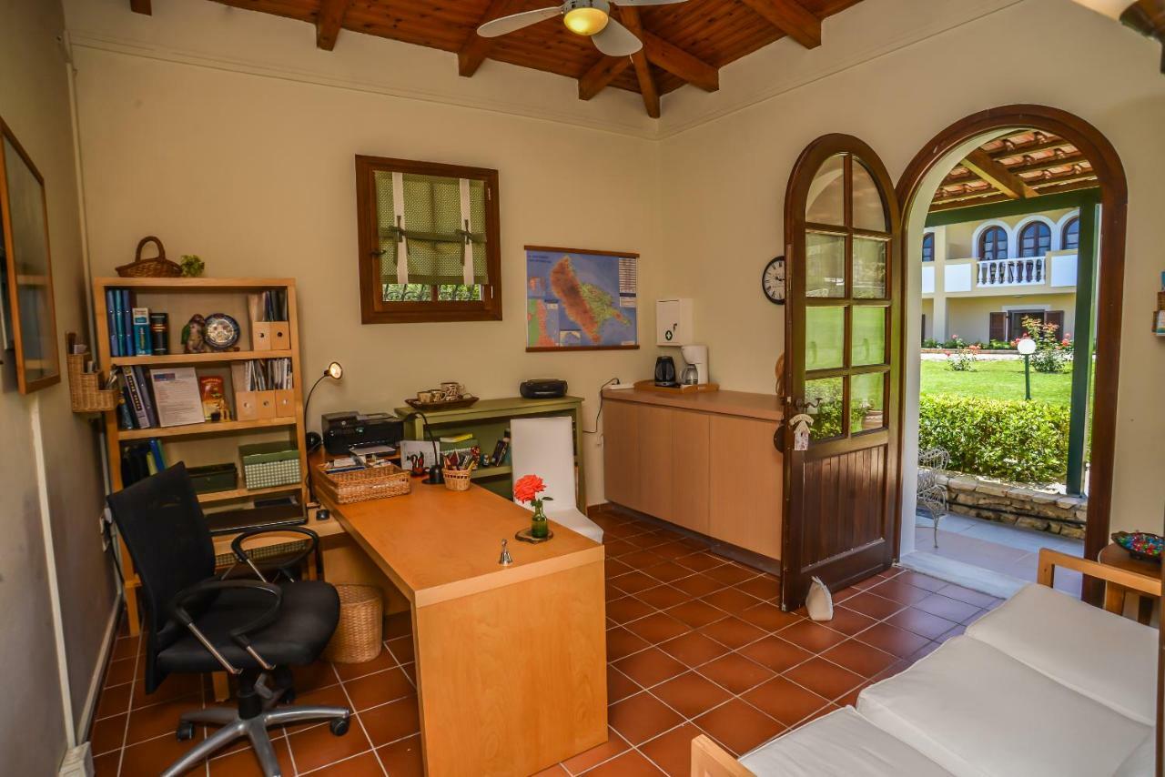 Amboula Aparthotel 2*