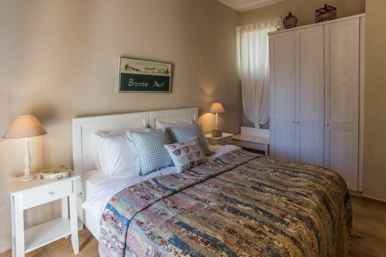 Amboula Aparthotel 2*