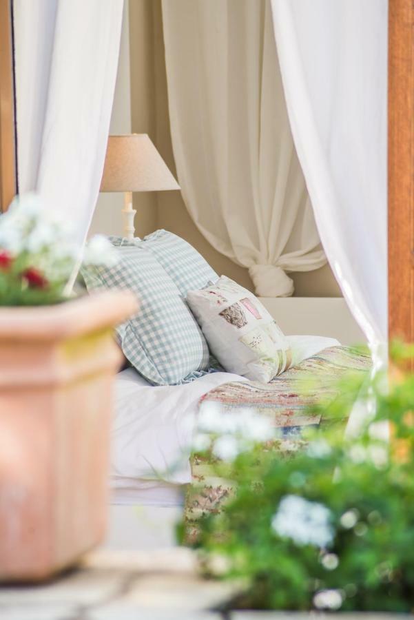 Amboula Aparthotel 2*